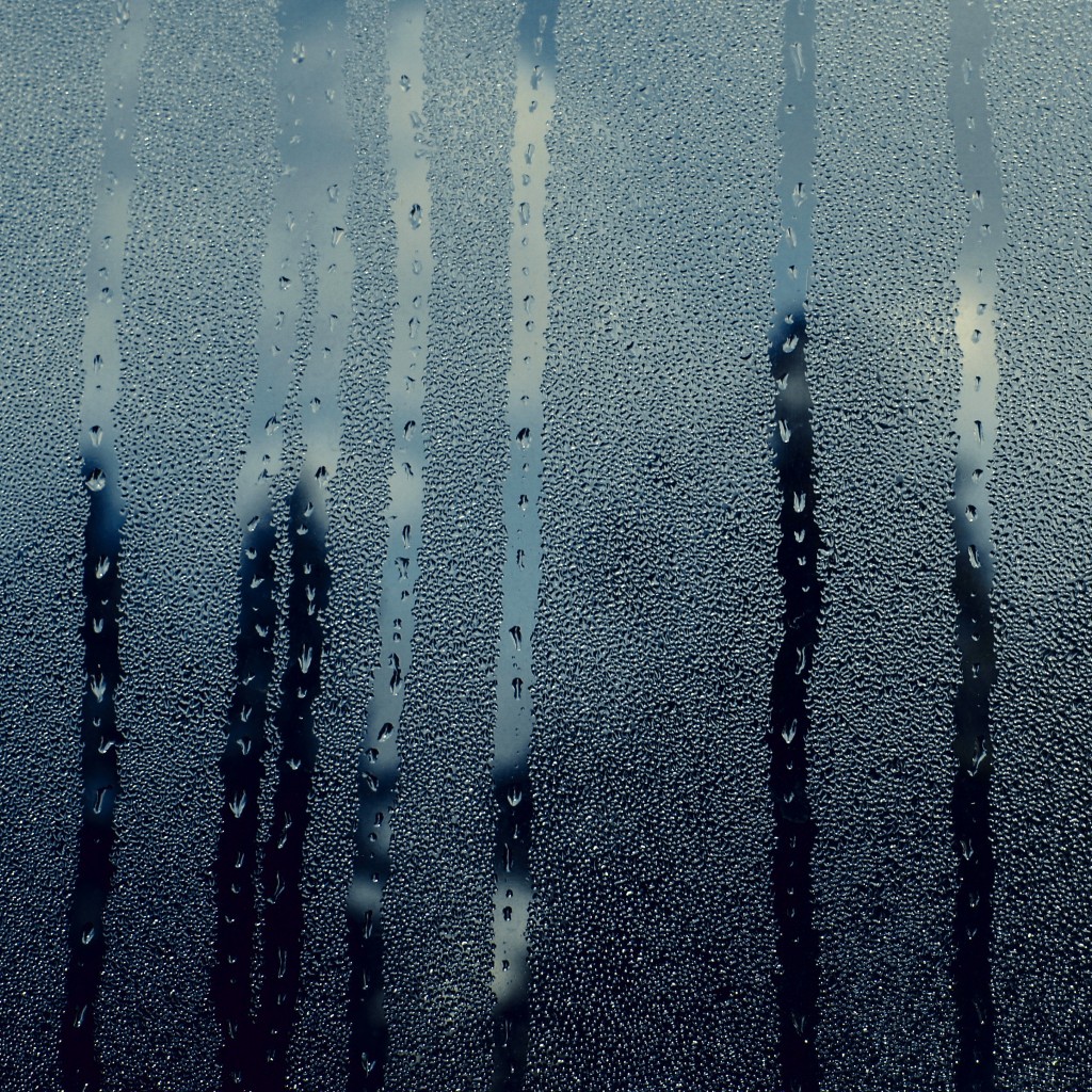 rain drop on window wallpaper